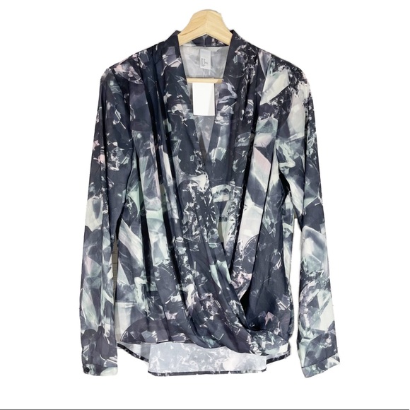 NWT H&M Faux WrapTop Printed Long Sleeves Sz 10 - Picture 1 of 11
